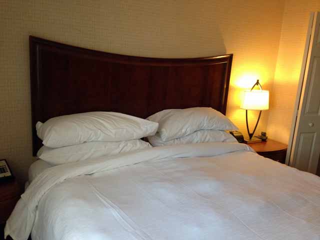 ヒルトン系のEmbassy Suiteホテルのベッド